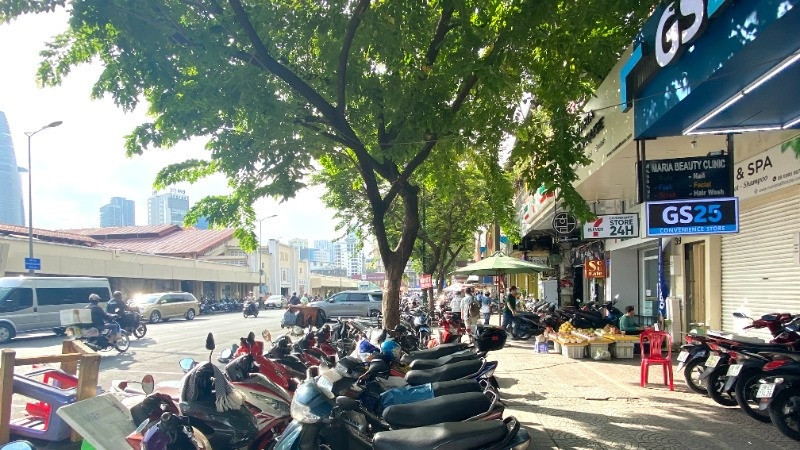 TP.HCM bãi bỏ Quyết định thu phí sử dụng vỉa hè, nghiên cứu đề án quản lý mới
