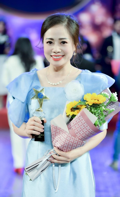 Danh tính nữ diễn viên vào vai Bí thư xã trong phim 'giờ vàng' <a style='text-decoration: none;' href='/VTV'>VTV</a>: Là Thiếu tá Công an, có 22 năm trong ngành - ảnh 3