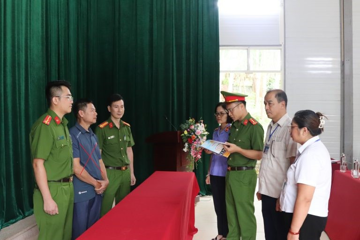 Khởi tố 42 người