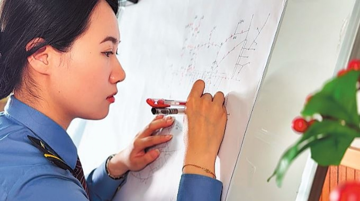 Nữ nhân viên khiến ngành đường sắt ngả mũ: Ghi nhớ và vẽ lại chính xác bản đồ của 1.092 nhà ga, 388 tuyến đường và 975 điểm tính cước