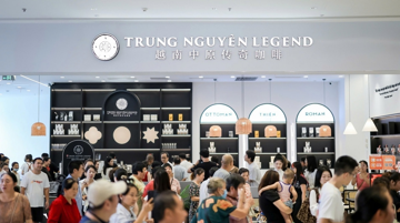 Ông Đặng Lê Nguyên Vũ tiếp tục khai trương cửa hàng Trung Nguyên Legend tại Mỹ