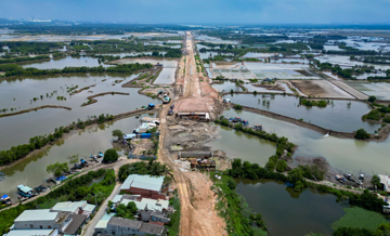 Việt Nam sắp có tuyến đường xuyên rừng dài gần 10km, tổng đầu tư vượt 3.900 tỷ, kết nối cảng nước sâu lớn nhất cả nước