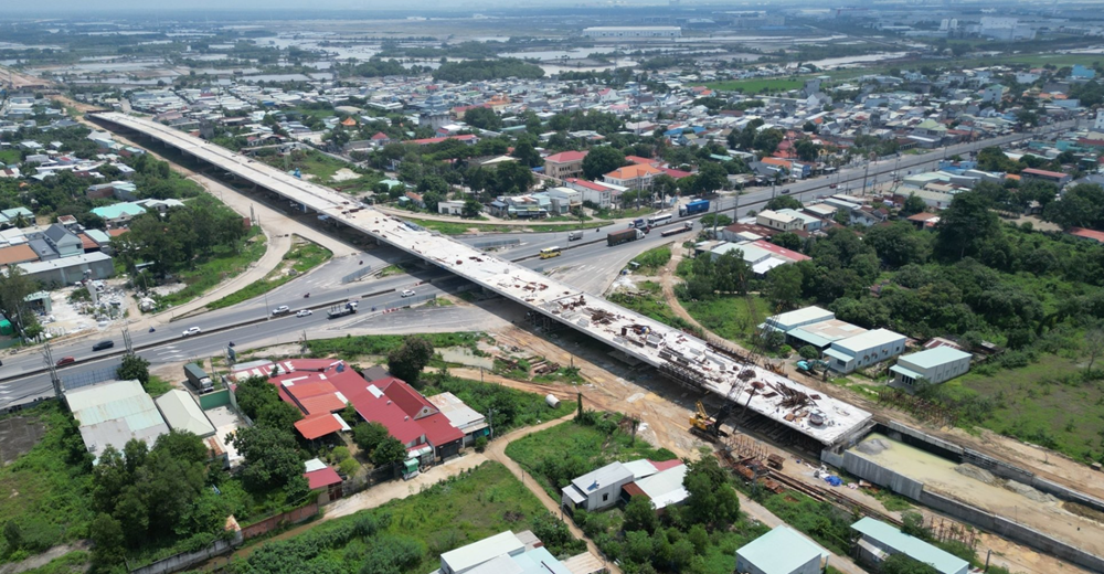 Việt Nam sắp có tuyến đường xuyên rừng dài gần 10km, tổng đầu tư vượt 3.900 tỷ, kết nối cảng nước sâu lớn nhất cả nước - ảnh 3