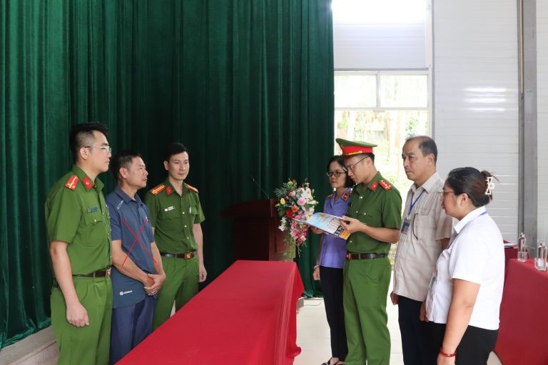 Khởi tố 42 người - ảnh 1