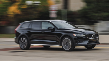 Sức mua giảm, thị trường xe ô tô sang tại Việt Nam liên tục 'tháo kho' với ưu đãi khủng nhằm 'kéo chân' khách hàng