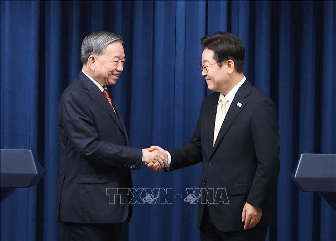 Tổng Bí thư Tô Lâm và Tổng thống Hàn Quốc Lee Jae Myung gặp gỡ báo chí- Ảnh 1. Tổng Bí thư Tô Lâm và Tổng thống Hàn Quốc Lee Jae Myung gặp gỡ báo chí- Ảnh 1.