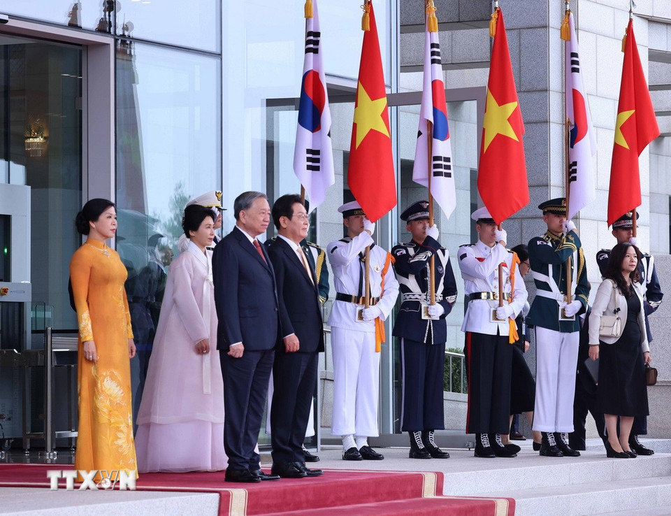 Tổng thống Hàn Quốc chủ trì Lễ đón trọng thể Tổng Bí thư Tô Lâm và Phu nhân- Ảnh 2. Tổng thống Hàn Quốc chủ trì Lễ đón trọng thể Tổng Bí thư Tô Lâm và Phu nhân- Ảnh 2.