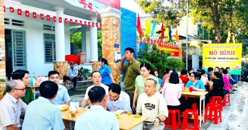 Cà phê sáng trao đổi với nhân dân: Xử lý, tháo gỡ việc công