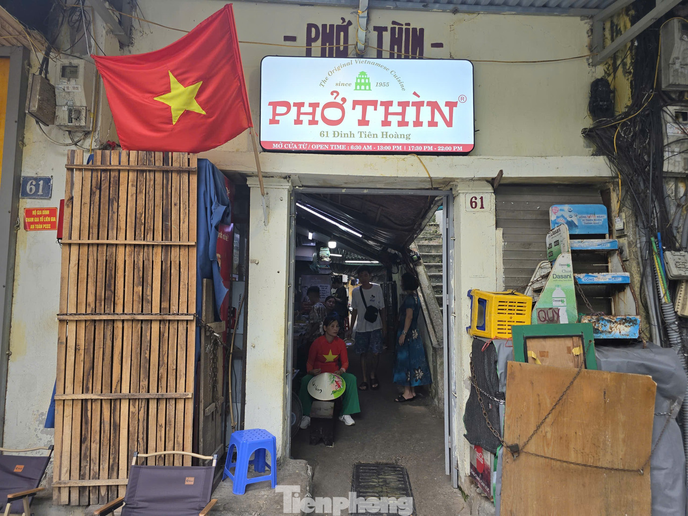 Các hàng quán thuộc khu vực giải phóng mặt bằng hiện vẫn kinh doanh bình thường tp-z6898839634257-b8491559cd557a85df7e8757c5c348a4.jpg