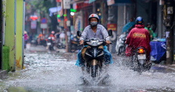 Miền Bắc đón mưa lớn, Thủy điện Hoà Bình liên tiếp mở cửa xả đáy