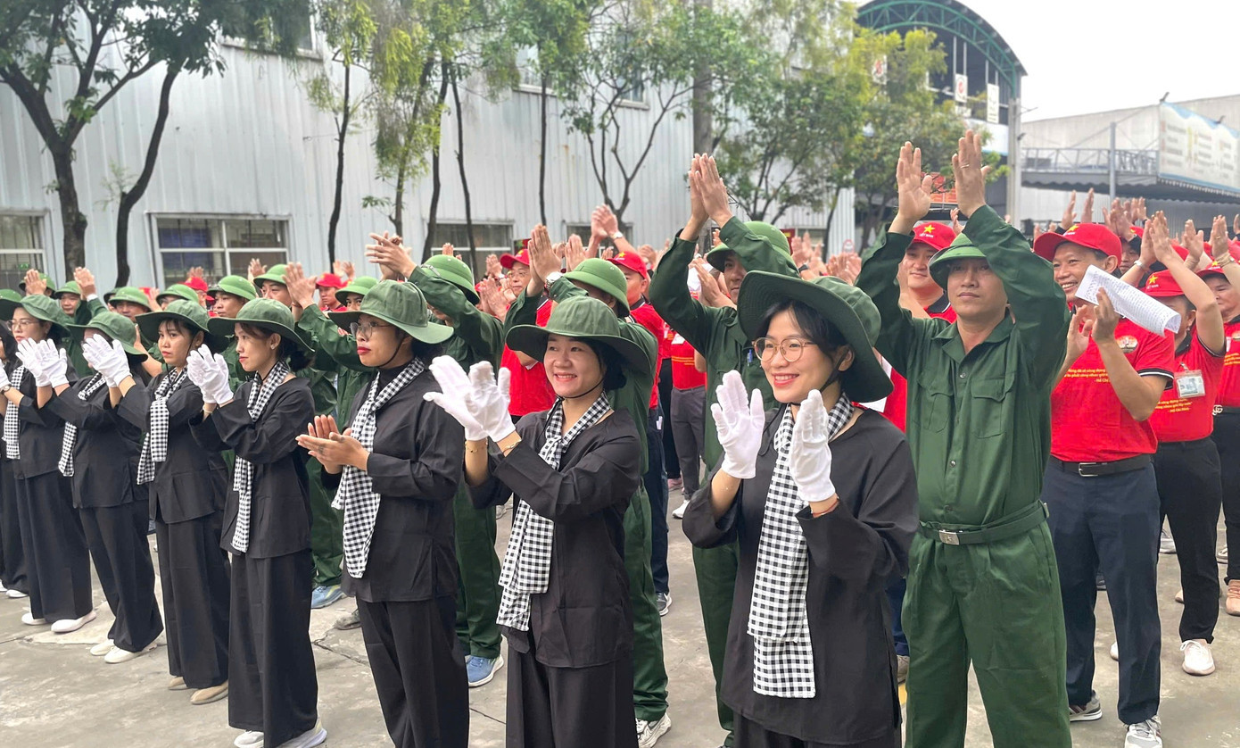 Người lao động hưởng ứng các hoạt động chào mừng 80 năm Ngày Cách mạng tháng Tám thành công và Quốc khánh 2/9. thuong-2.jpg
