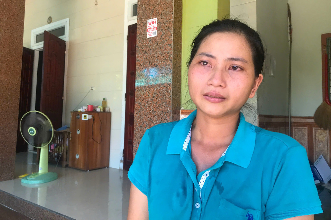 Chị Nguyễn Thị Oanh xúc động khi nhắc đến chồng 1.jpg