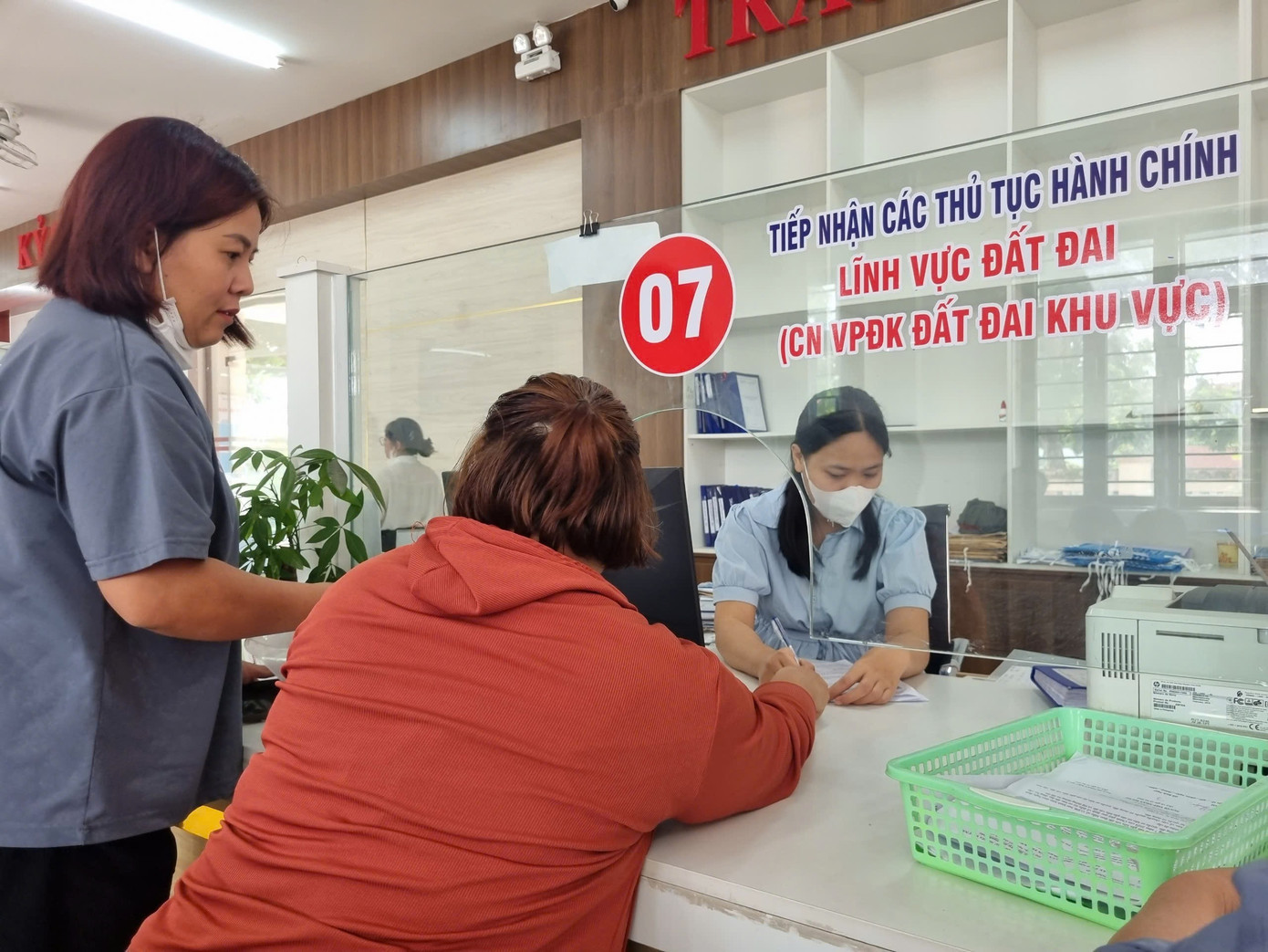 Công chức thuộc UBND cấp xã ở Đà Nẵng đủ điều kiện sẽ được phép chứng thực giấy tờ. a7c18974d78f61d1389e.jpg