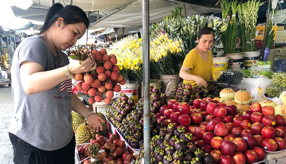 Trái cây Việt đang tồn tại tiêu chuẩn kép về chất lượng giữa hàng xuất khẩu và tiêu thụ nội địa. hang-rau-qua.png
