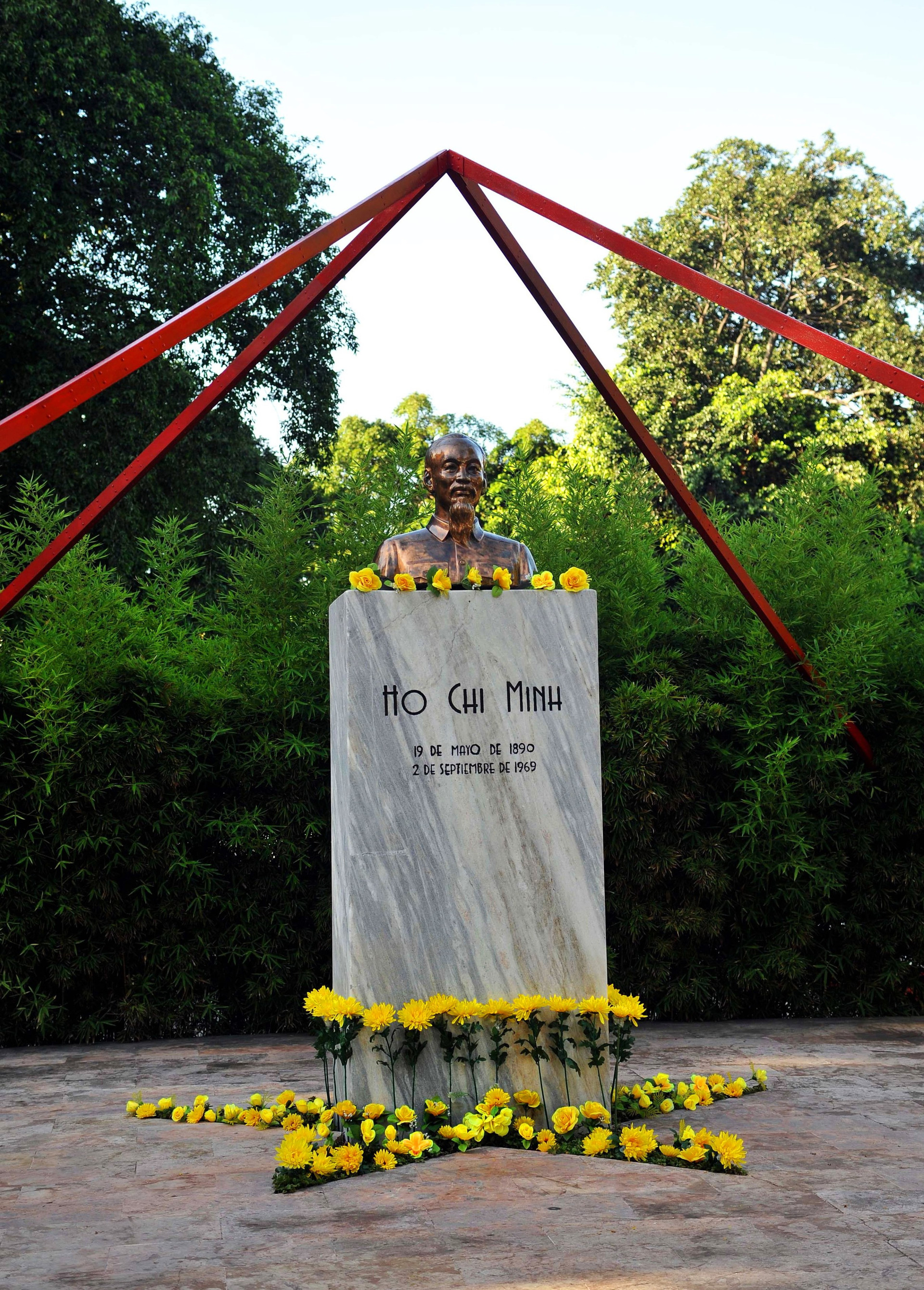 Tượng đài Chủ tịch Hồ Chí Minh giữa lòng Cuba: Biểu tượng sống mãi của tình hữu nghị son sắc, đậm tinh thần quốc tế- Ảnh 3. Tượng đài Chủ tịch Hồ Chí Minh giữa lòng Cuba: Biểu tượng sống mãi của tình hữu nghị son sắc, đậm tinh thần quốc tế- Ảnh 3.