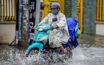 TPHCM đón mưa lớn diện rộng, có nơi trên 100mm