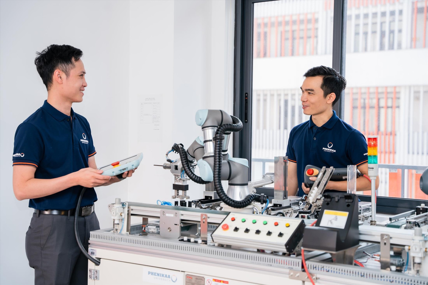 Hoạt động nghiên cứu và đào tạo tại Trường Đại học Phenikaa a2.jpg