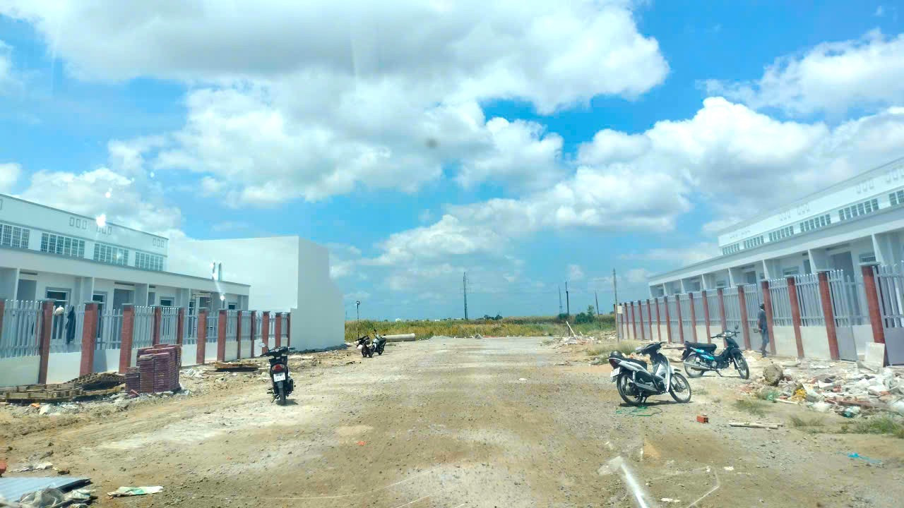 Khu nhà ở xã hội phường Tân Xuyên (TP. Cà Mau cũ) đã hoàn thành 93 căn dạng nhà đất liền kề. b7aa46884a91c2cf9b80.jpg