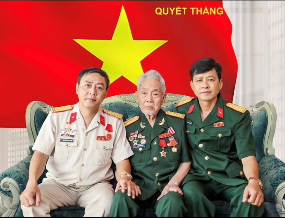 Nữ nghệ sĩ nổi tiếng Việt Nam là cháu nội người từng trực chiến bên cạnh Đại tướng Võ Nguyên Giáp, gia đình có 3 Đại tá - ảnh 2