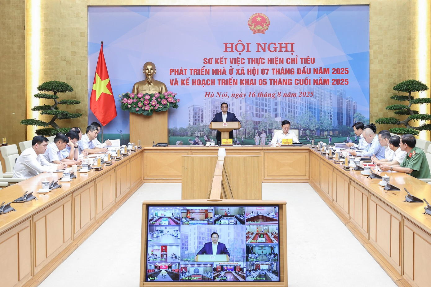 Hội nghị được tổ chức trực tiếp tại Trụ sở Chính phủ, trực tuyến với 34 tỉnh, thành phố. 168ttg333.jpg