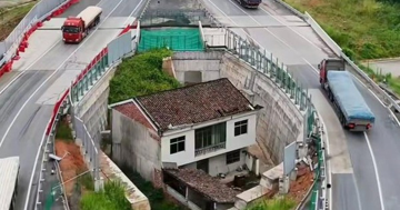 Tranh chấp bồi thường đất tạo nên cảnh tượng ‘chướng mắt’ trên cao tốc