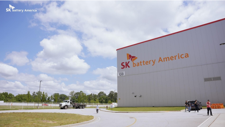 Samsung, LG khốn đốn vì pin xe điện Trung Quốc, nhà máy chỉ hoạt động 50% công suất - ảnh 2