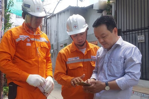 cong-ty-dien-luc-tphcm-huong-dan-khach-hang-cai-dat-app.jpg