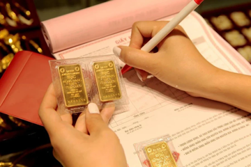 Giá vàng SJC xô đổ mọi kỷ lục