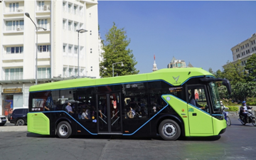VinBus khai trương tuyến buýt miễn phí E11 phục vụ người dân tham quan Thủ đô dịp 2/9