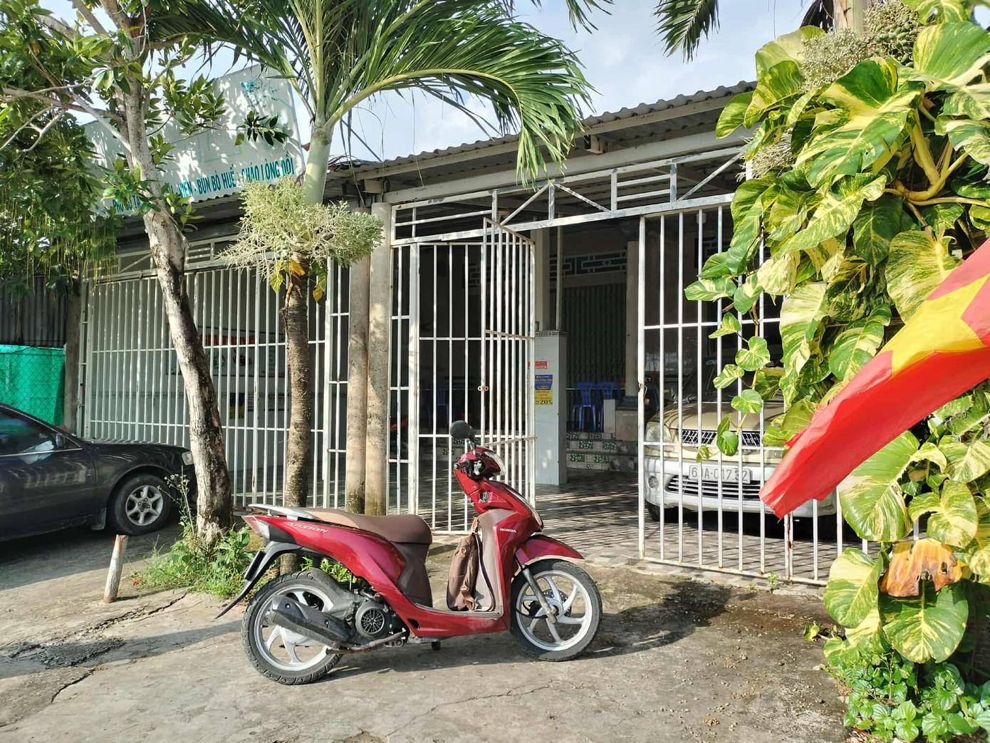 Căn nhà của thầy Tâm đang kinh doanh quán ăn sáng. 530628782-665462229188020-389998942479057348-n.jpg