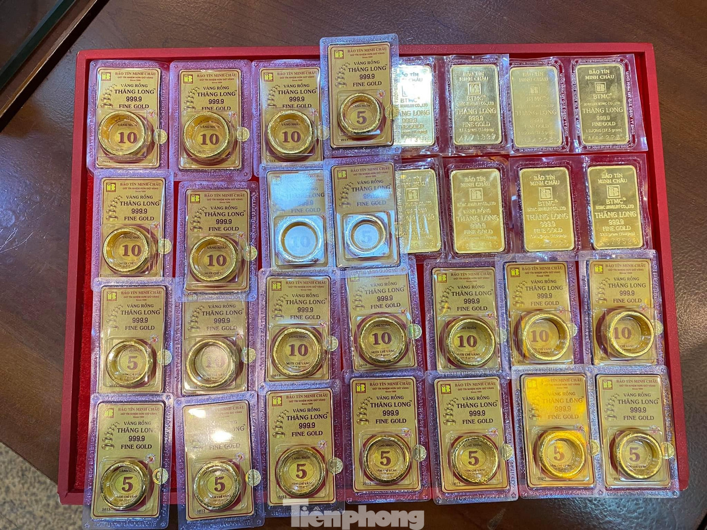 Giá vàng miếng SJC bỏ xa giá vàng nhẫn. tp-v1-8201-165.jpg