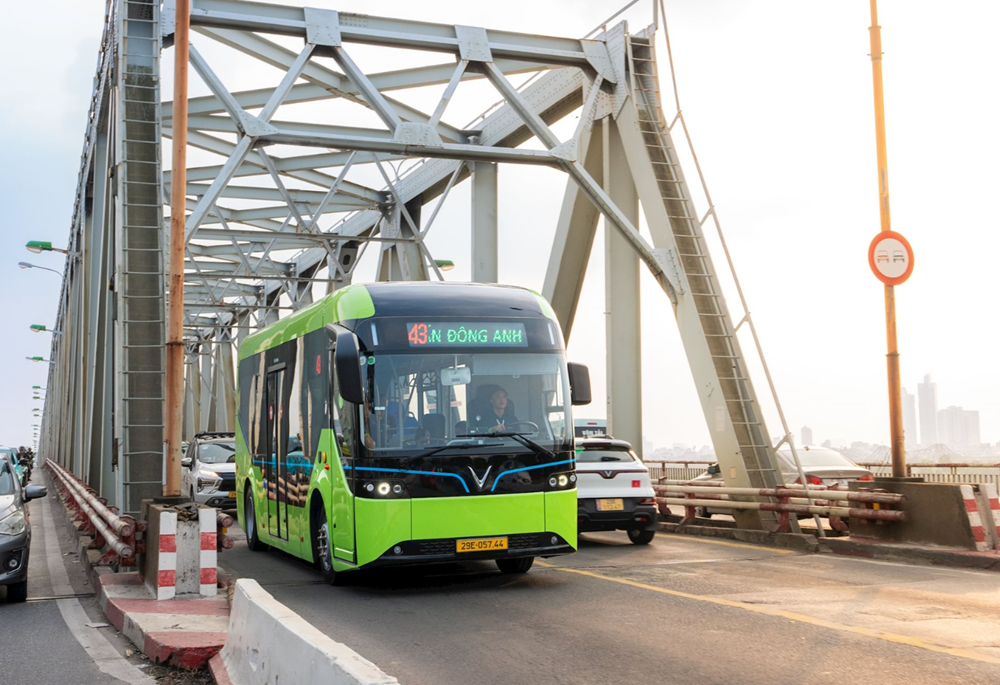 VinBus của ông Phạm Nhật Vượng khai trương tuyến buýt điện mới: Miễn 100% chi phí, kết nối loạt điểm du lịch nổi tiếng Thủ đô - ảnh 3