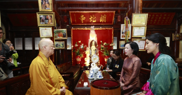Phu nhân Chủ tịch nước cùng Hoàng hậu Bhutan thăm chùa Trấn Quốc