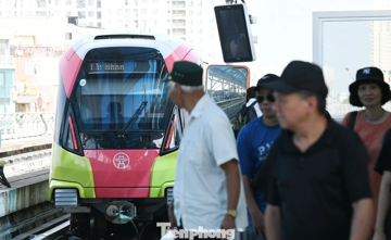 Tàu điện Hà Nội chạy thêm giờ phục vụ khách dịp Quốc khánh