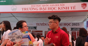 Tuyển sinh đại học 2025: Điểm chuẩn khó lường