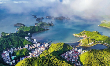 Hòn đảo nối đất liền bằng cầu vượt biển dài nhất Việt Nam, có ‘con đường nổi giữa biển’ đẹp như tranh vẽ