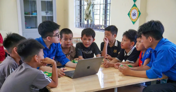 Mang AI về xóm làng