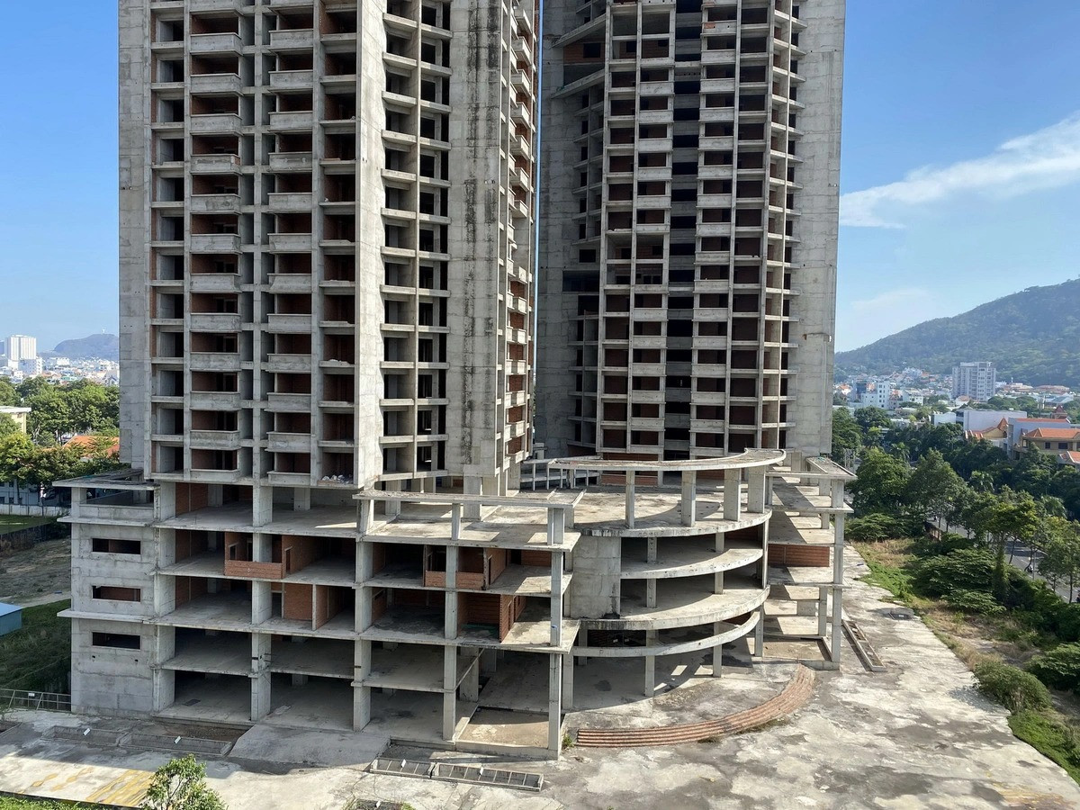 Thanh tra Chính phủ vào cuộc dự án tòa nhà chọc trời 33 tầng bỏ hoang 10 năm giữa lòng thành phố- Ảnh 2. Thanh tra Chính phủ vào cuộc dự án tòa nhà chọc trời 33 tầng bỏ hoang 10 năm giữa lòng thành phố- Ảnh 2.