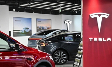 Tesla thử thách hệ thống tự lái tại hai 'ma trận giao thông' hỗn loạn bậc nhất thế giới