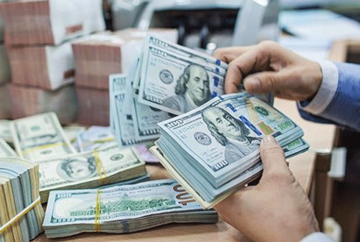 Tỷ giá USD bật tăng mạnh, chạm mốc cao nhất từ trước tới nay