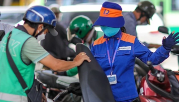 Giá xăng tăng, dầu giảm