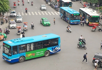 Hà Nội điều chỉnh nhiều tuyến buýt phục vụ tổng hợp luyện diễu binh, diễu hành