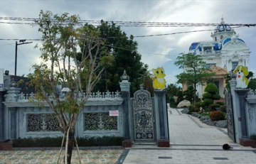 Phong tỏa tài khoản ngân hàng của chủ 'tòa nhà đẹp nhất Cà Mau'