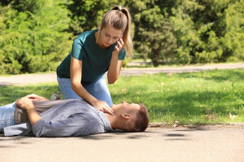 Rung nhĩ, một rối loạn nhịp tim phổ biến, từ lâu đã được biết đến là yếu tố nguy cơ hàng đầu gây đột quỵ. Tuy nhiên, một nghiên cứu quy mô lớn mới đây được công bố trên tạp chí y khoa uy tín JAMA Neurology đã gióng lên hồi chuông cảnh báo về một thực tế đáng lo ngại: Nguy cơ tái phát đột quỵ ở bệnh nhân rung nhĩ vẫn còn rất cao, ngay cả khi họ đã được điều trị dự phòng bằng thuốc chống đông. Ảnh minh họa: Internet co-gi-t1-1716200439-861-width800height533.jpg
