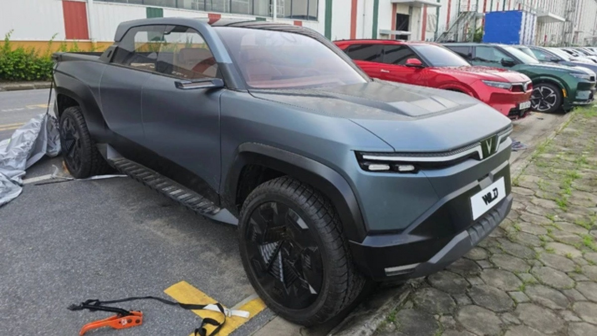 Xe bán tải điện VinFast VF Wild bất ngờ xuất hiện: Nhanh chóng phát hiện một chi tiết khác hoàn toàn chiếc xe từng trưng bày