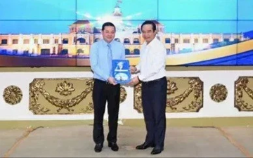 Chủ tịch UBND TPHCM trao quyết định bổ nhiệm cán bộ chủ chốt
