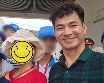 Cục trưởng Xuân Bắc chia sẻ hình ảnh chụp cùng một người phụ nữ trong đêm hợp luyện A80, danh tính gây bất ngờ