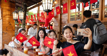 Nô nức 'trẩy hội non sông'