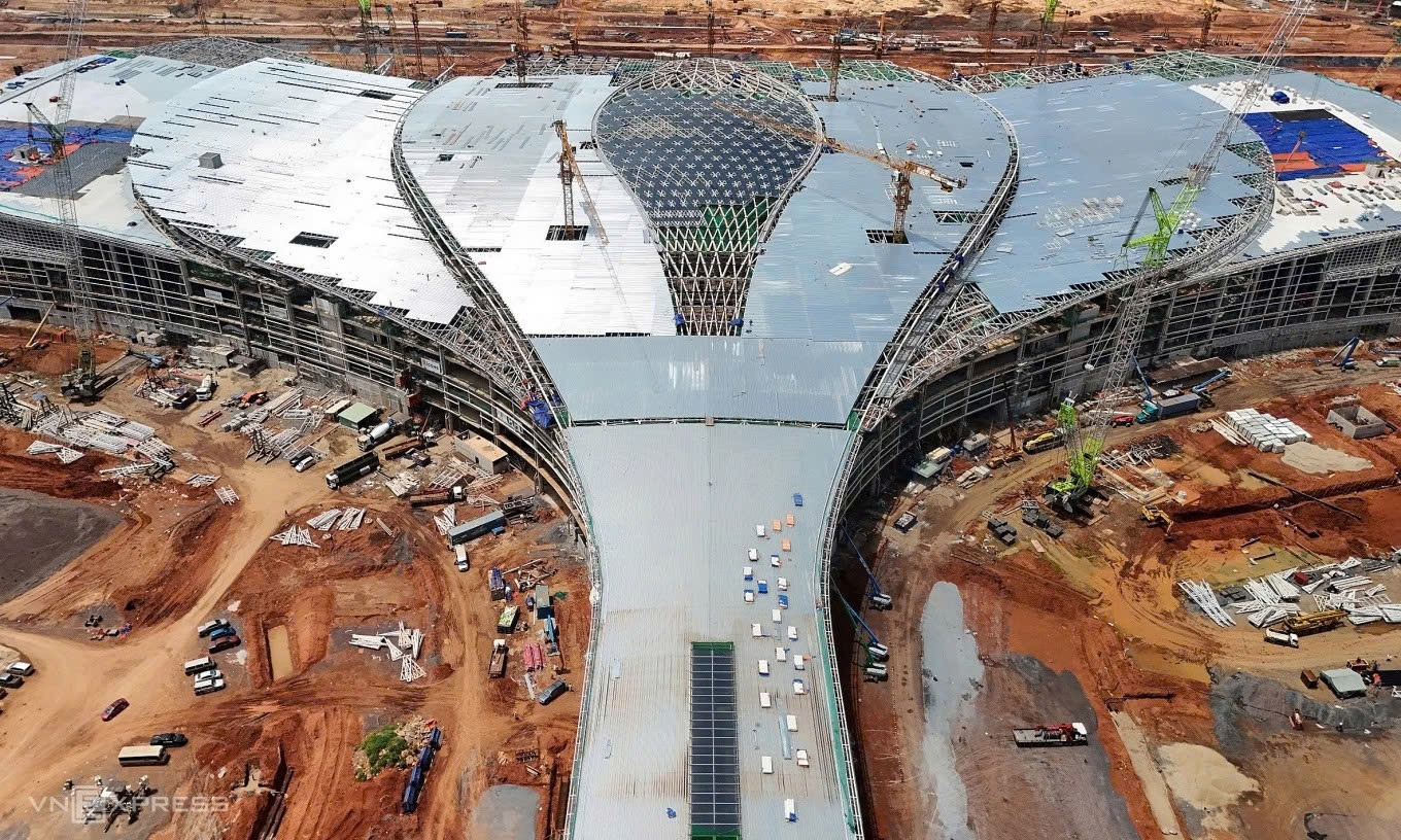 Hàng trăm mũi thi công với gần 14.000 chuyên gia kỹ sư tốc lực đưa siêu sân bay lớn nhất Việt Nam về đích- Ảnh 2.