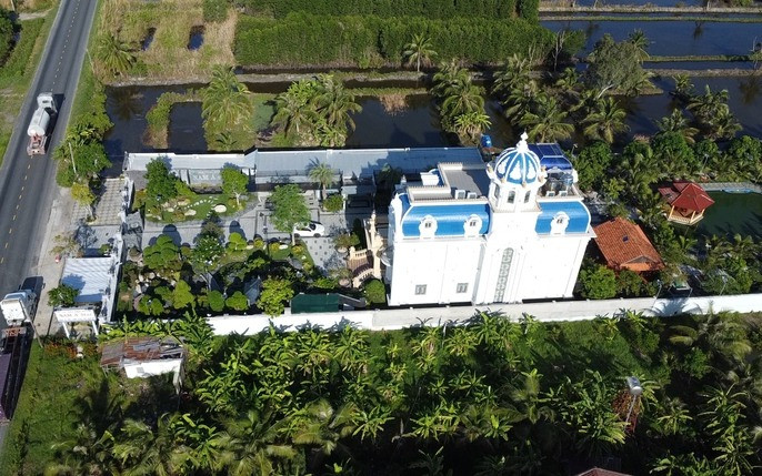 Diễn biến mới nhất về việc phá dỡ 'tòa nhà đẹp nhất Cà Mau'- Ảnh 3. Diễn biến mới nhất về việc phá dỡ 'tòa nhà đẹp nhất Cà Mau'- Ảnh 3.